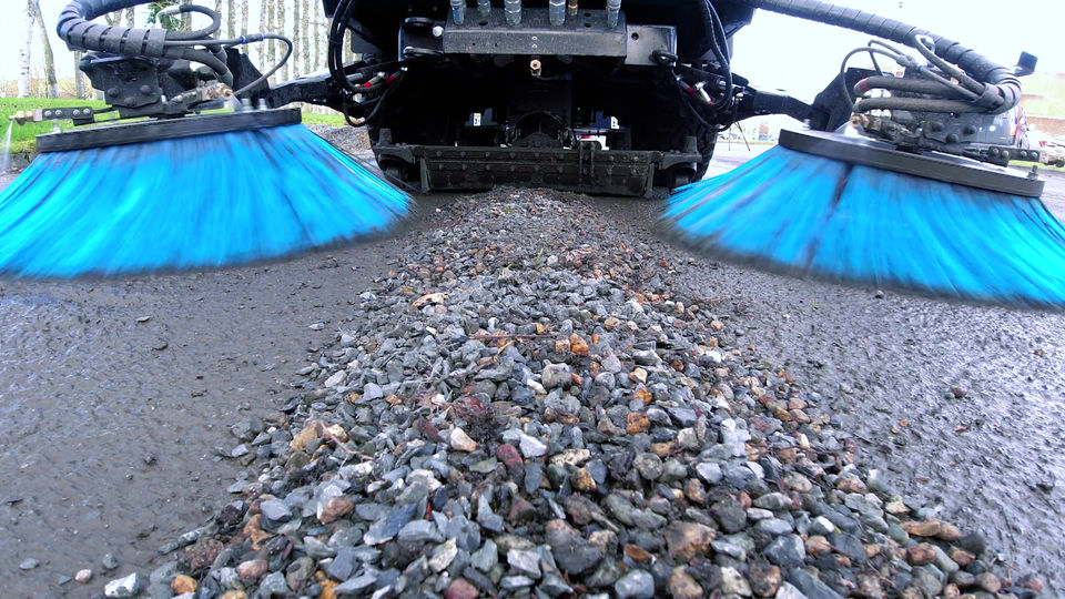 CV350 - Power Sweeping (Gravel)